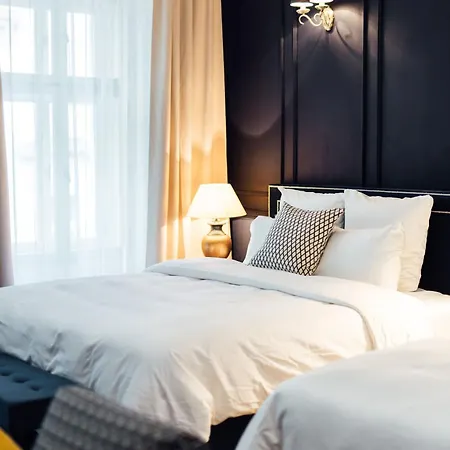 Otel Nana Macs