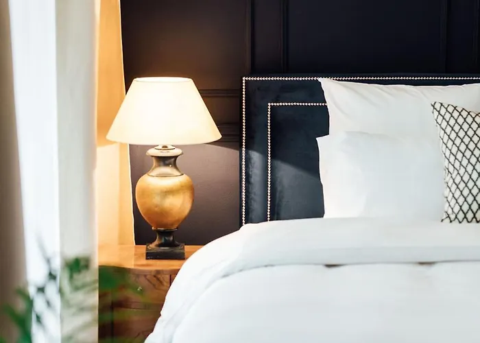 Hotell Nana Macs 4*