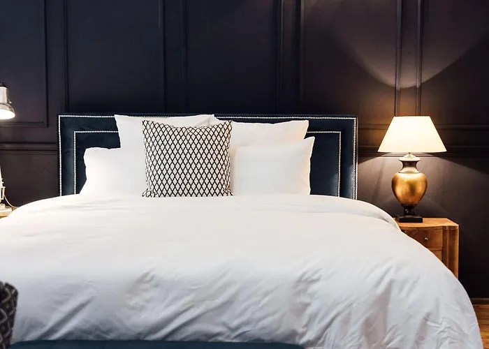 Nana Macs Hotell 4*